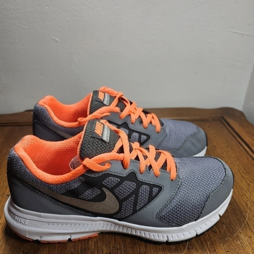 Nike Downshifter 6 kids Shoes Size 5.5Y